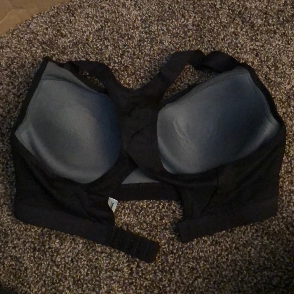 Brand New VS Sport Bra - Picture 2 of 4